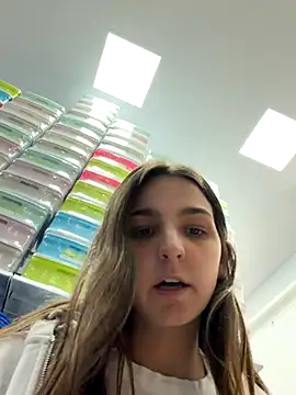 DoriDeluxe66 live sex cam