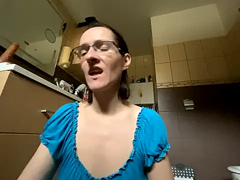 Milky_hairy_mommy live sex cam