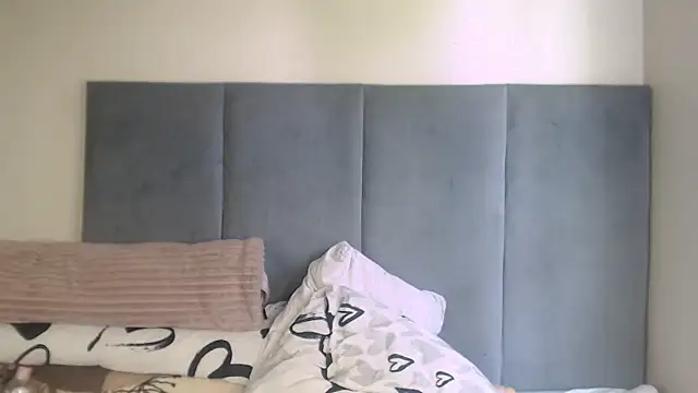 Jah-Queen live sex cam