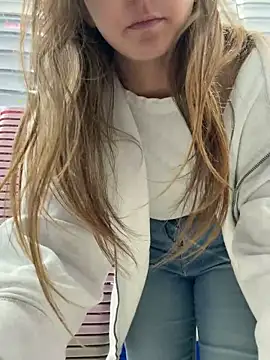 DoriDeluxe66 live sex cam