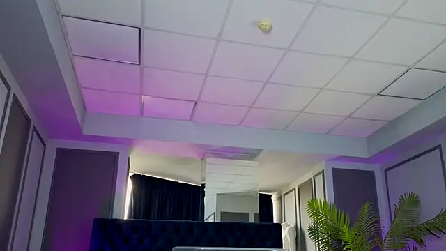 MissKiarra live sex cam