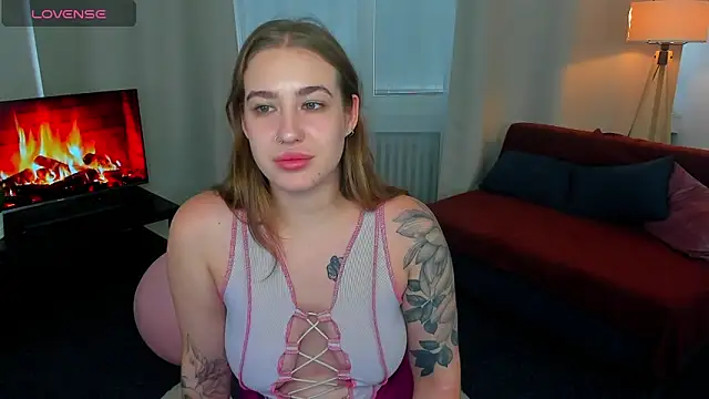 ElaraBloom live sex cam