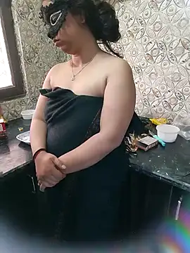 Iampriyaaa15 live sex cam