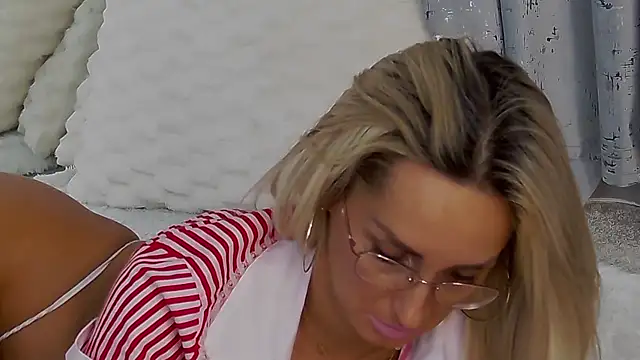 IsabelleEthan's cam snapshot