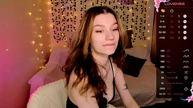 LinaBlossom_'s cam snapshot