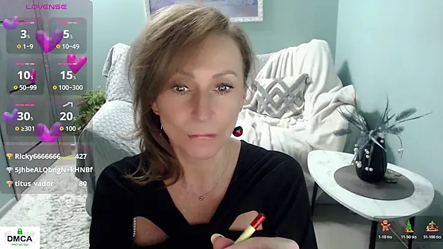 HornyMilf_777's cam snapshot