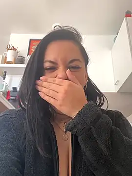 Luccreccia_ live sex cam