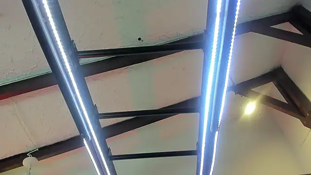 ItaloMoore live sex cam