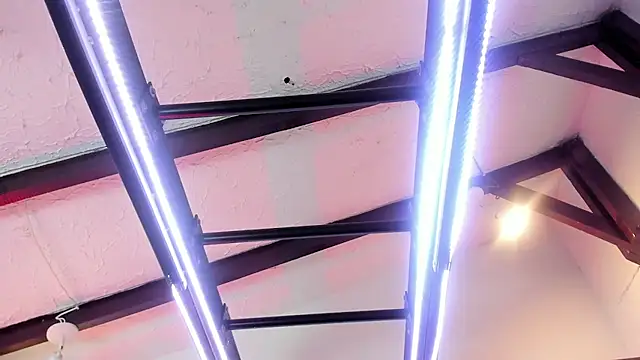 ItaloMoore live sex cam