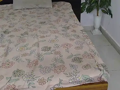 Lovelyy-couple live sex cam