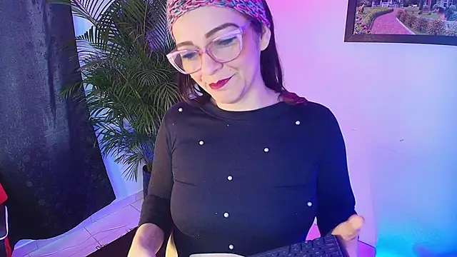 Carol_Miss2's cam snapshot