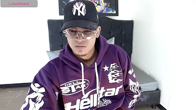 Isaacas_'s cam snapshot