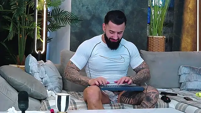 masterkingofmusclee live sex cam