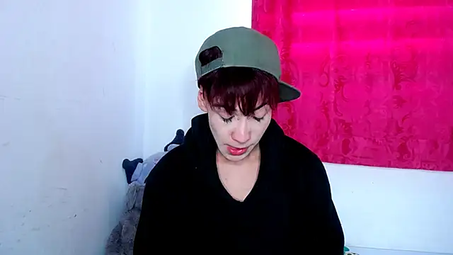 lucky_stricke live sex cam