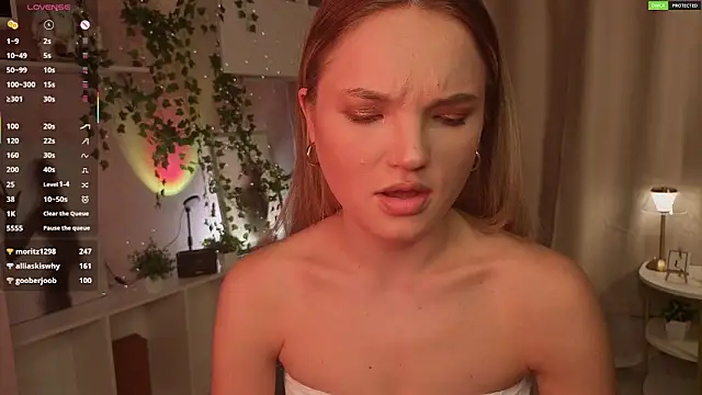 JulieLupo live sex cam