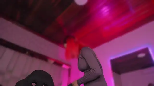 Emmily_Savage's cam snapshot