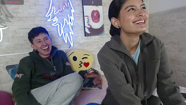 Gaby_and_Mei's cam snapshot