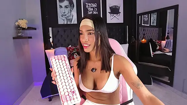 kitty_collins_'s cam snapshot