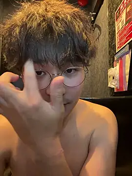 yuuki8910 live sex cam