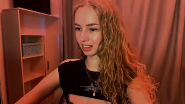 LunaCrave's cam snapshot