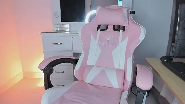 lovingdarcy_'s cam snapshot