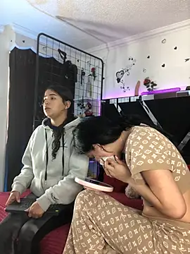 1lovelygirls live sex cam