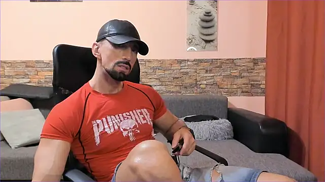 HotHunkTrainer live sex cam