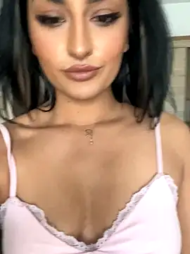 Mia_spicyy live sex cam