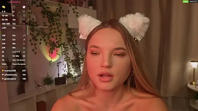 JulieLupo's cam snapshot