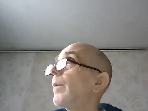 mariusica1@xh live sex cam