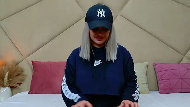 ChloeFrost's cam snapshot