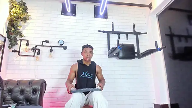 ItaloMoore live sex cam