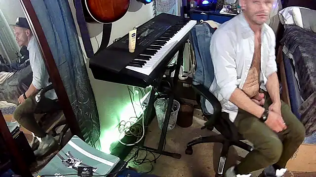 CloudyHungSoCal live sex cam