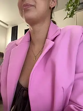 Hii_Lolla live sex cam