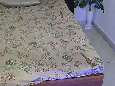 Lovelyy-couple live sex cam