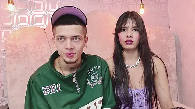 CharlotteandTaylorr live sex cam