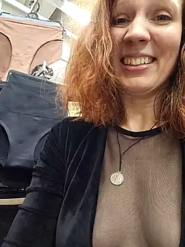 Exhibitionsplit live sex cam