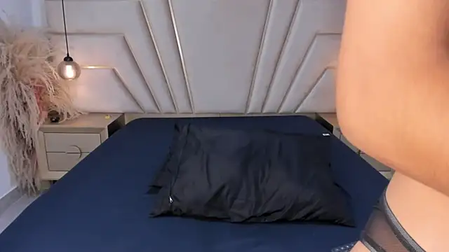 MaroxCute live sex cam