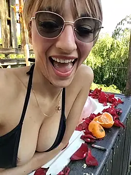 Dani-peggin live sex cam