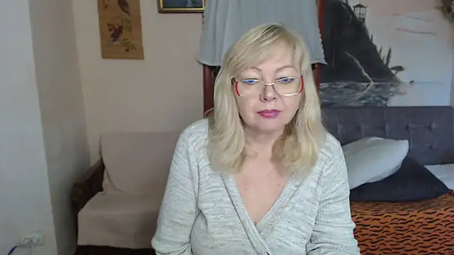 EvelynLoveShy live sex cam