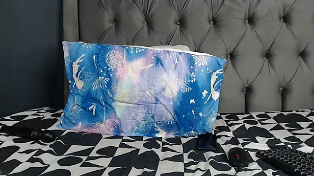 LOYAL_SASHA live sex cam