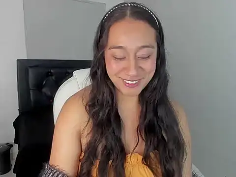 Ivonne_Skariel_Rs's cam snapshot