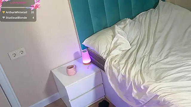 Charlotte_mitchelle's cam snapshot