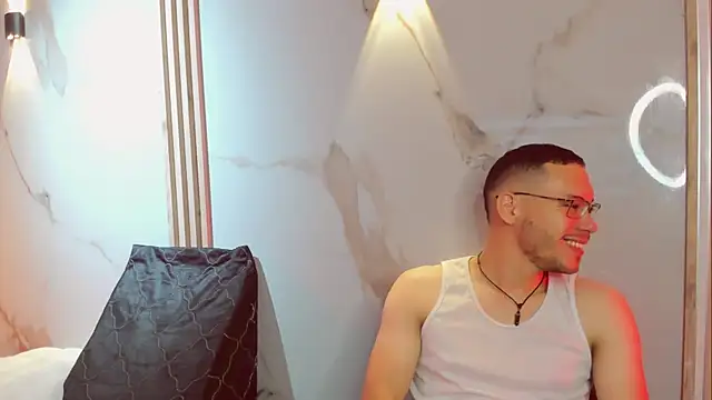 Aron_and_molly's cam snapshot