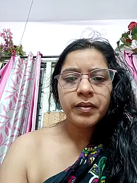 thanusi_2's cam snapshot