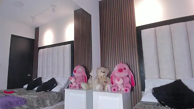 Naiyi_Tamara's cam snapshot