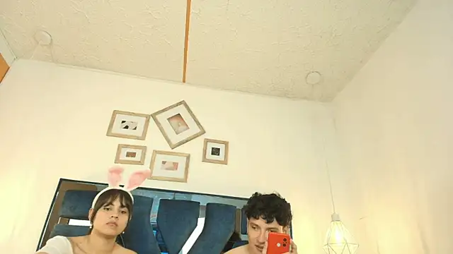 Zoe_And_Dylan_'s cam snapshot