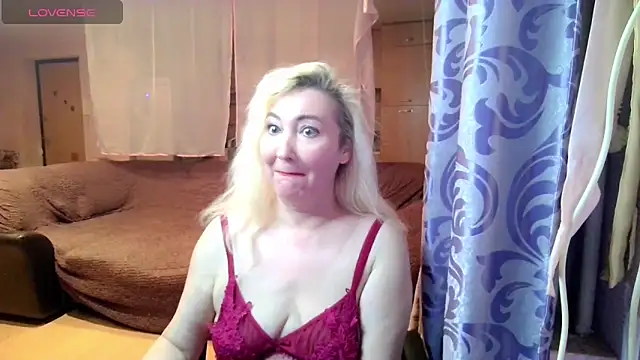 LadyKriss's cam snapshot