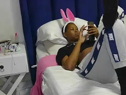 baddiemine05's cam snapshot