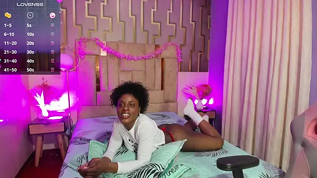 anisha_zambrano's cam snapshot